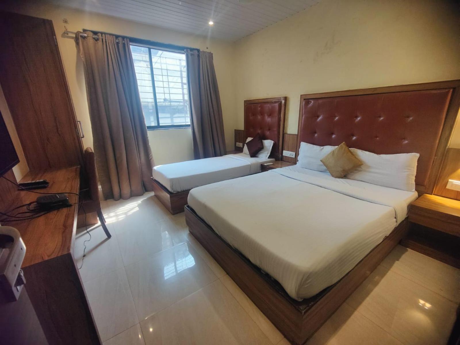Aster Hotel Near Mumbai Airport ภายนอก รูปภาพ