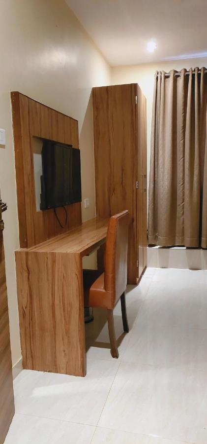 Aster Hotel Near Mumbai Airport ภายนอก รูปภาพ