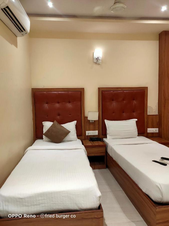 Aster Hotel Near Mumbai Airport ภายนอก รูปภาพ